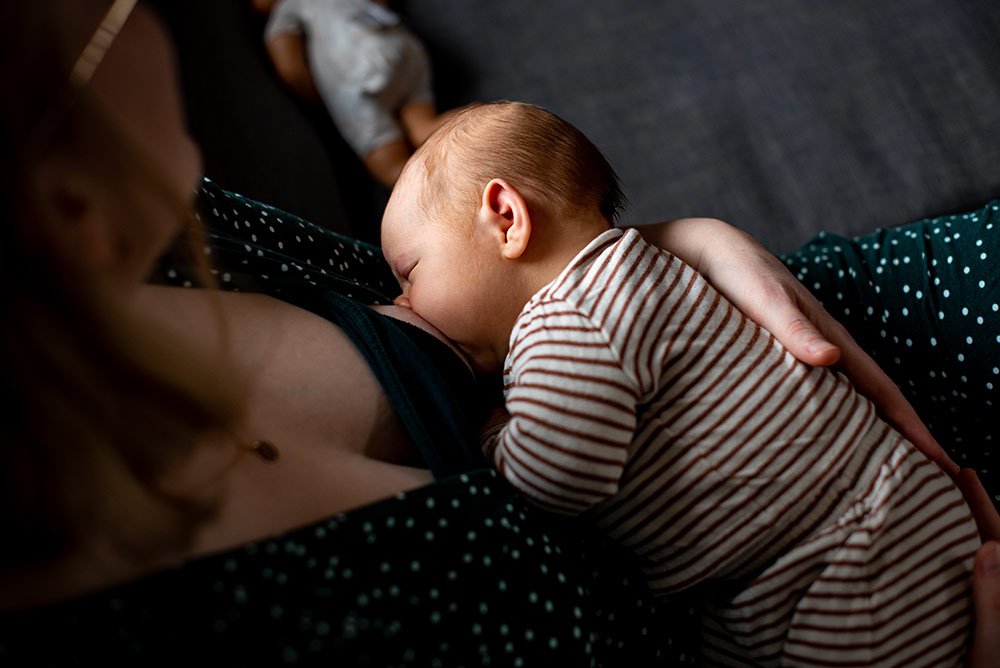 photo allaitement mere fils bebe