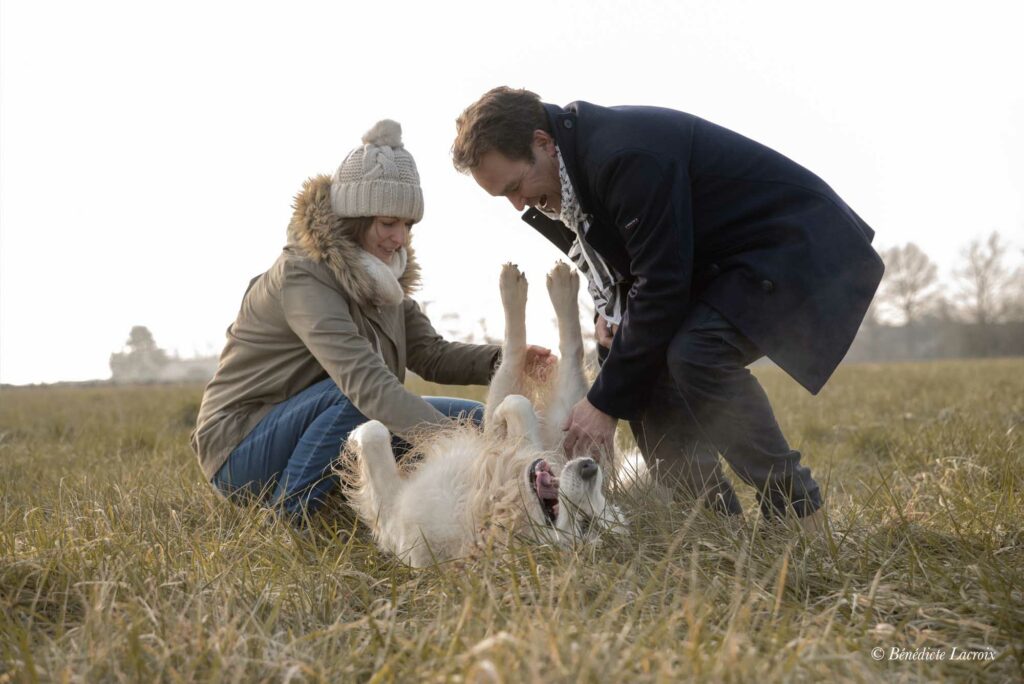 photo couple et son chien