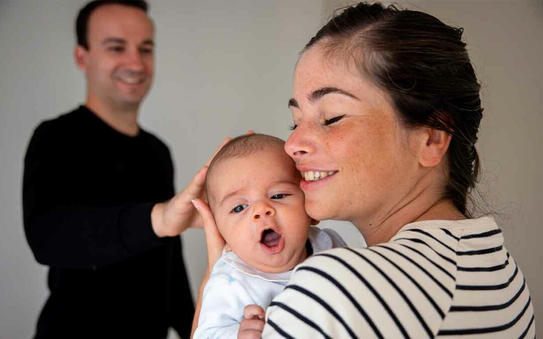 Juliette et Anthony : Un reportage photo à la maison pour Immortaliser l&rsquo;arrivée de Bébé.